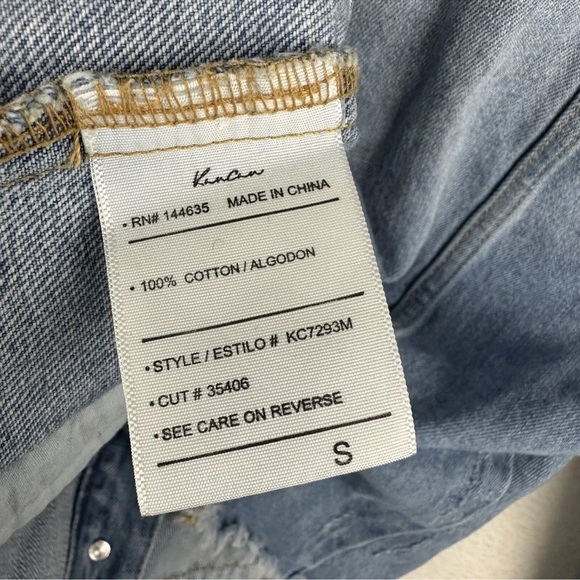 KanCan Los Angeles Size Small Distressed Denim Blue Jean Jacket Raw Hem Buttons - Picture 10 of 16